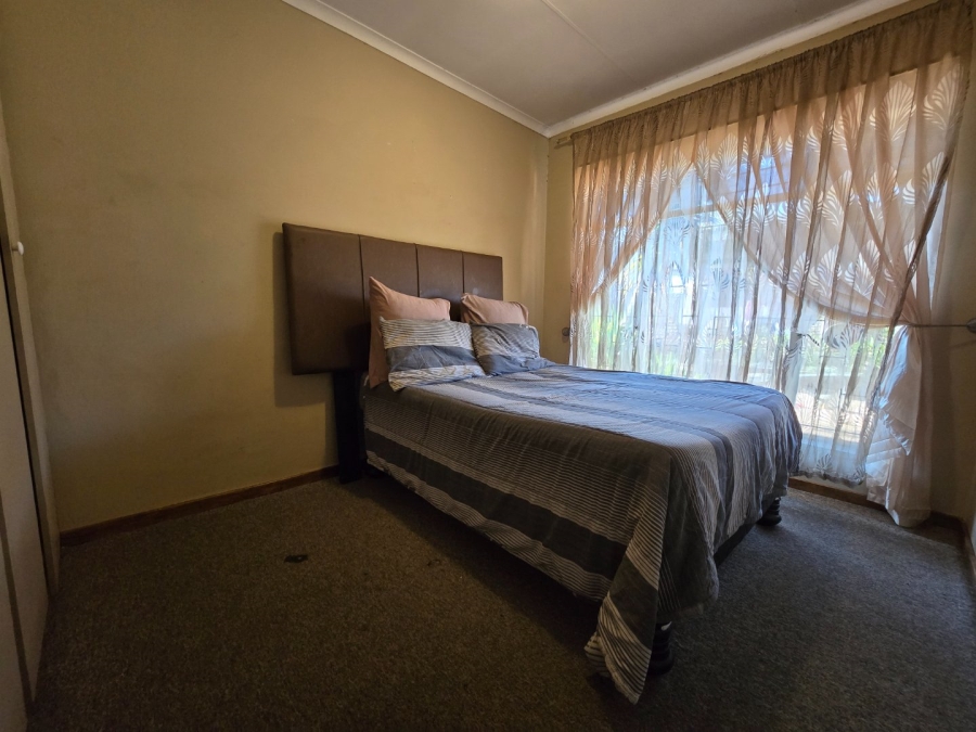2 Bedroom Property for Sale in Kannoniers Park North West